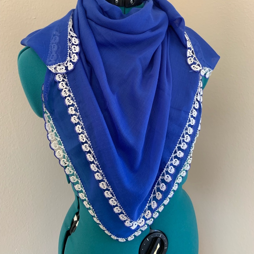Exotic hand made scarf